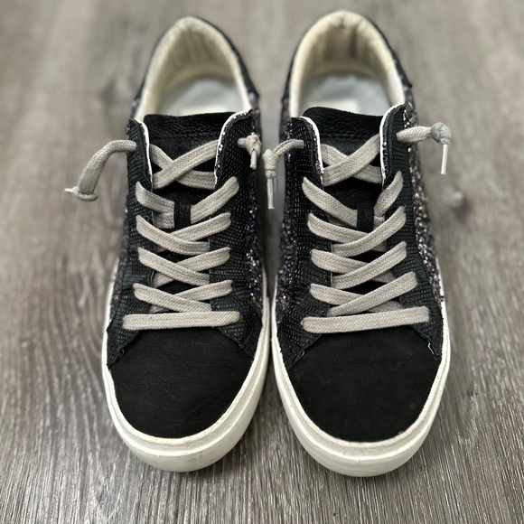 Dolce Vita Black Sneakers - Picture 4 of 7